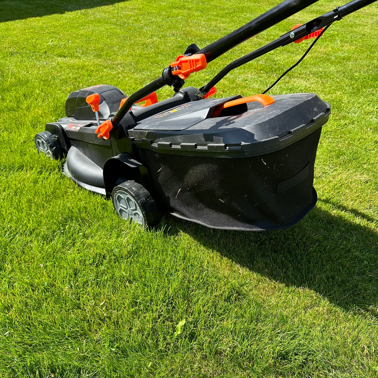 TriMower SMJ430 Lawnmower: 40v Cordless Mower - 4Ah 60minute - 43cm/17”