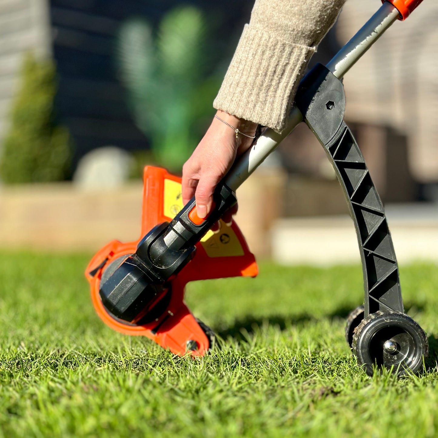 TriMower SMC300 Platinum: Cordless Gliding Trimmer 20v - 30cm/12”
